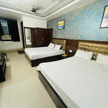 Premium Boston Rooms Family Hotel Agra  Ngoại thất bức ảnh