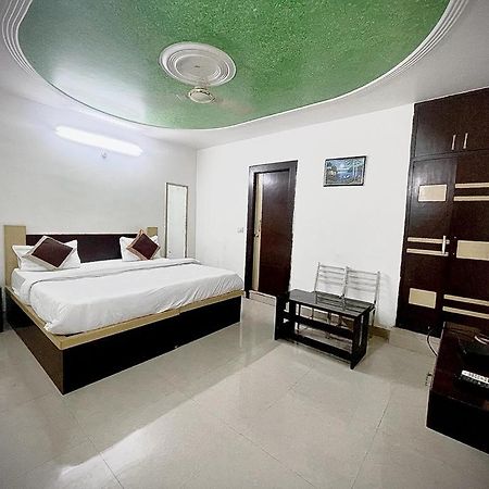 Premium Boston Rooms Family Hotel Agra  Ngoại thất bức ảnh