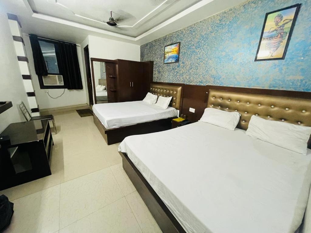 Premium Boston Rooms Family Hotel Agra  Ngoại thất bức ảnh