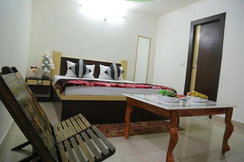 Premium Boston Rooms Family Hotel Agra  Ngoại thất bức ảnh